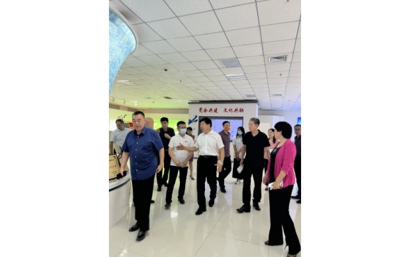 唐山市政協(xié)副主席、黨組成員董學(xué)忠一行來我公司調(diào)研視察